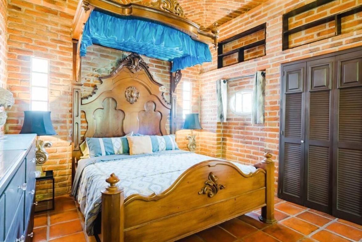 Enjoy Ac In The Queen'S Suite At Inn อาจิจิก ภายนอก รูปภาพ