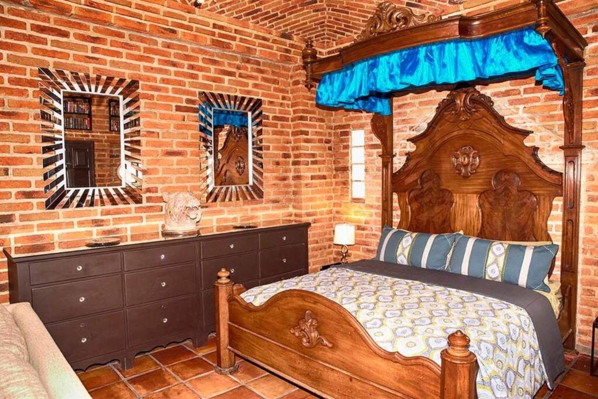 Enjoy Ac In The Queen'S Suite At Inn อาจิจิก ภายนอก รูปภาพ